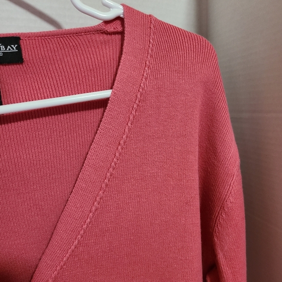 MONTEREY BAY CLOTHING COMPANY SIZE MEDIUM PINK CARDIGAN - Picture 3 of 6